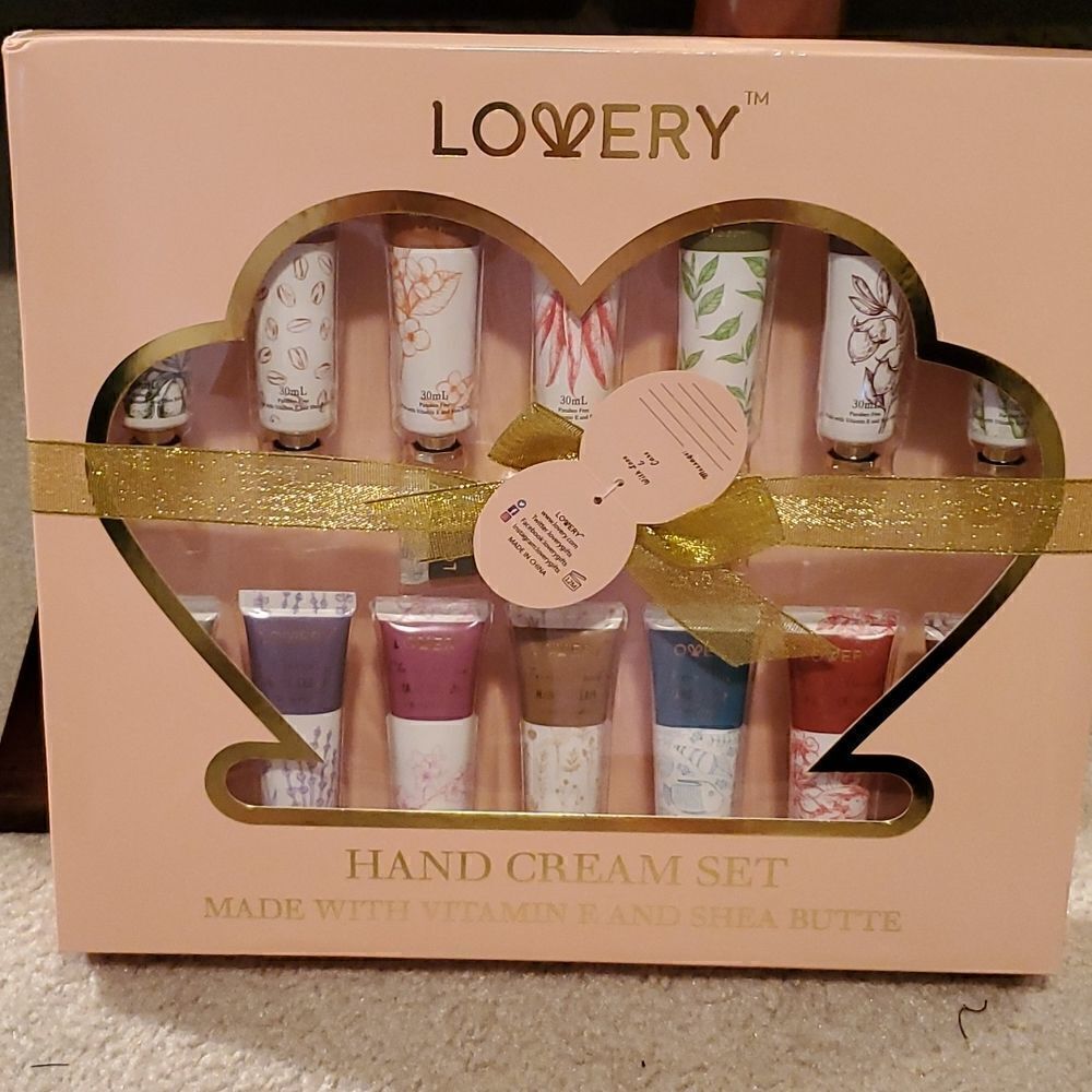 LOVERY Aromatherapy Hand Cream Gift Set - Picture 4 of 9